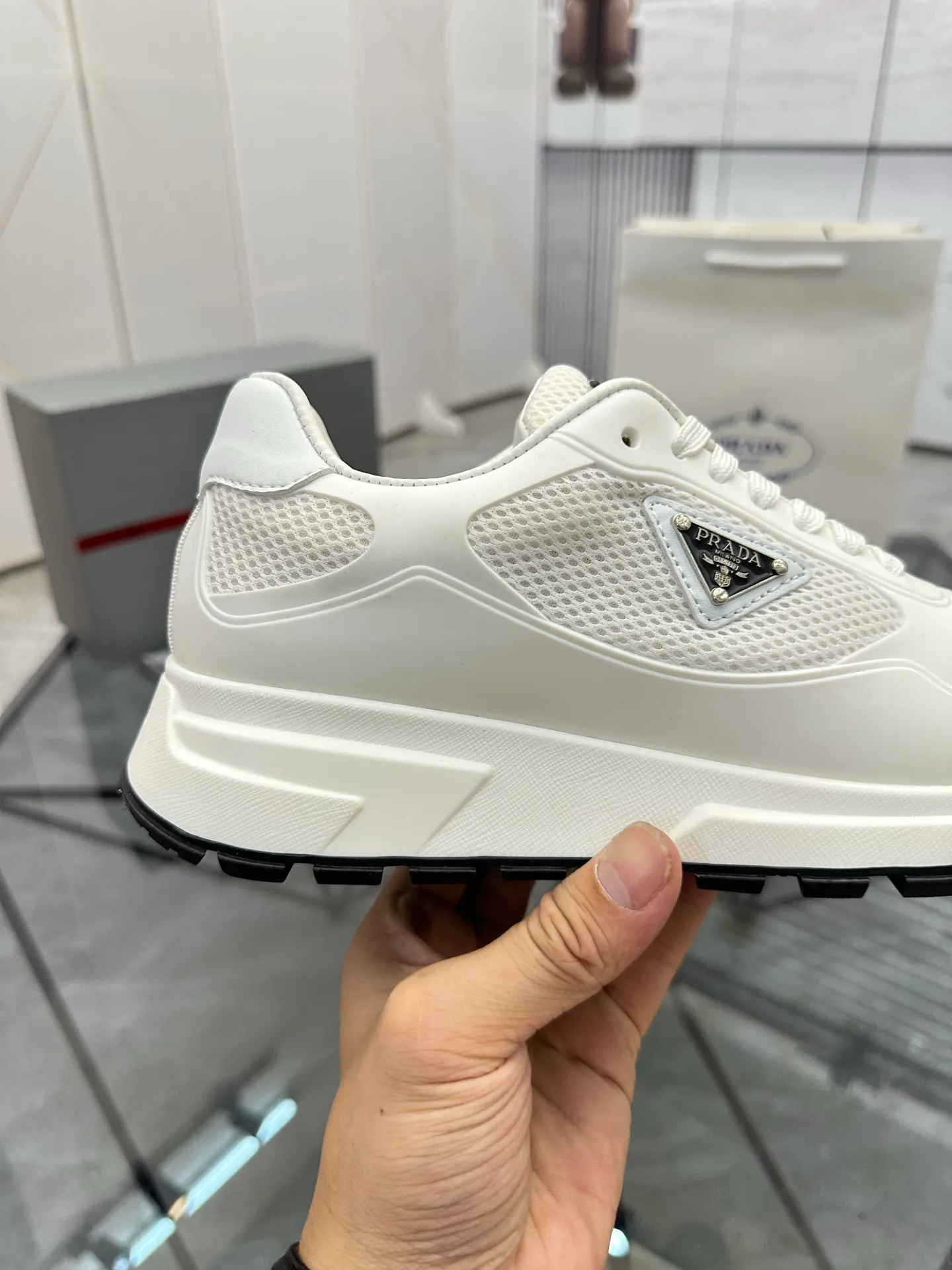 Men's shoes for sale 💰: 💰P600¥ High-end top quality Product trademark: Prada *"Prada*" low-top casual shoes Regular size: 38-45 (can be customized to 46) Product materials: Upper imported glue splicing original material, breathable lining, cowhide foot pads, original outsole. Number: 832